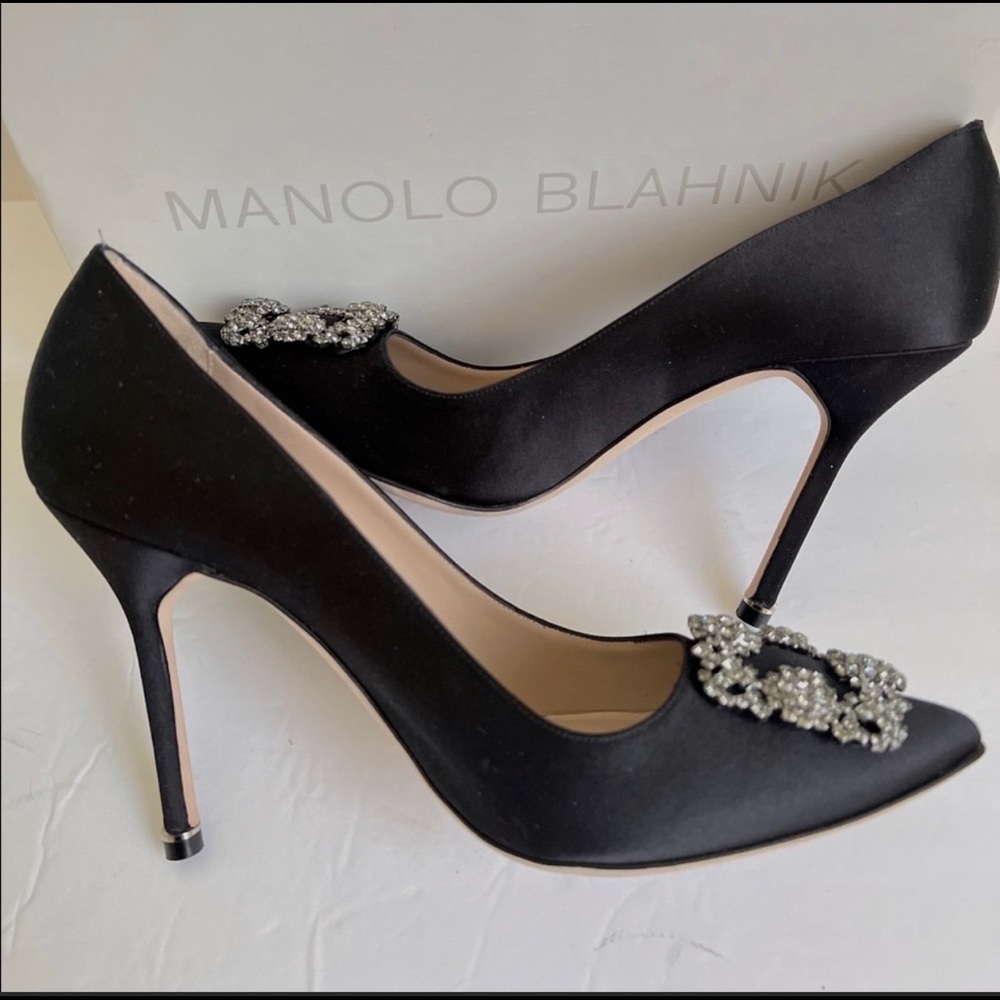 Manolo Blahnik Hangisi 105mm in black